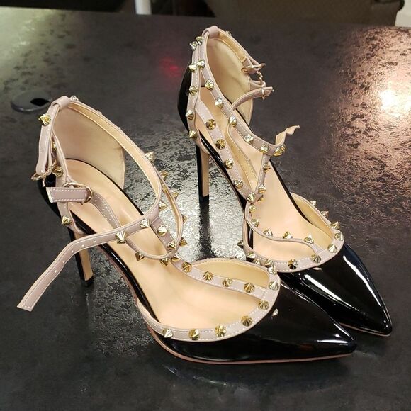 I adore heels  - Picture 1 of 6